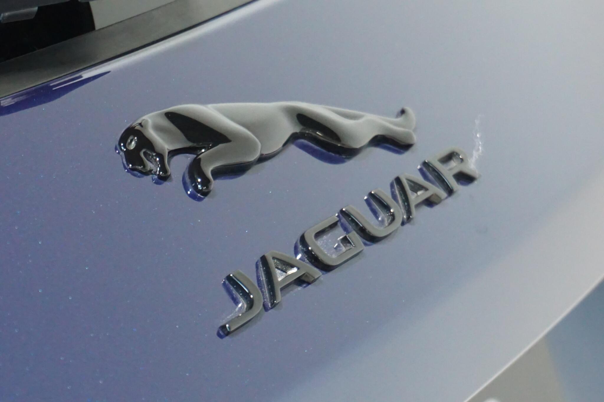 Jaguar F-PACE 3.0 D300 MHEV R-Dynamic SE SUV 5dr Diesel Auto AWD Euro 6 (s/s) (300 ps)